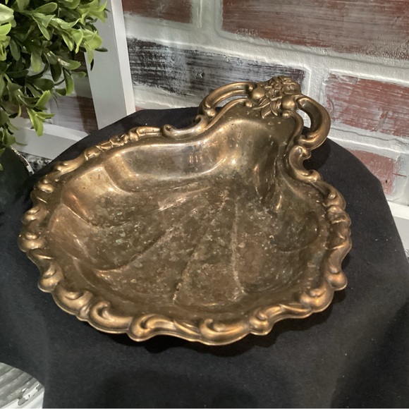 🟡 Vintage Floral Designed Metal Crafted Decor Tray - Very Unique - Very Nice - Picture 6 of 9